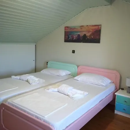 Ferienhaus Lora's House *
