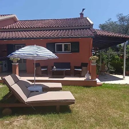 Lora's House Velonádes